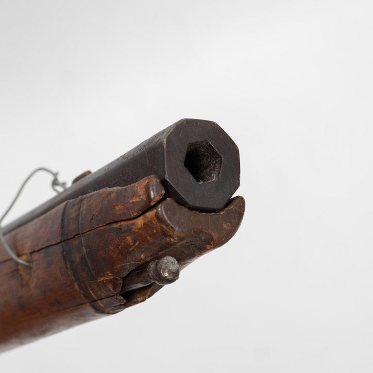 A Swedish snaphaunce rifle, 18th/19th Century.