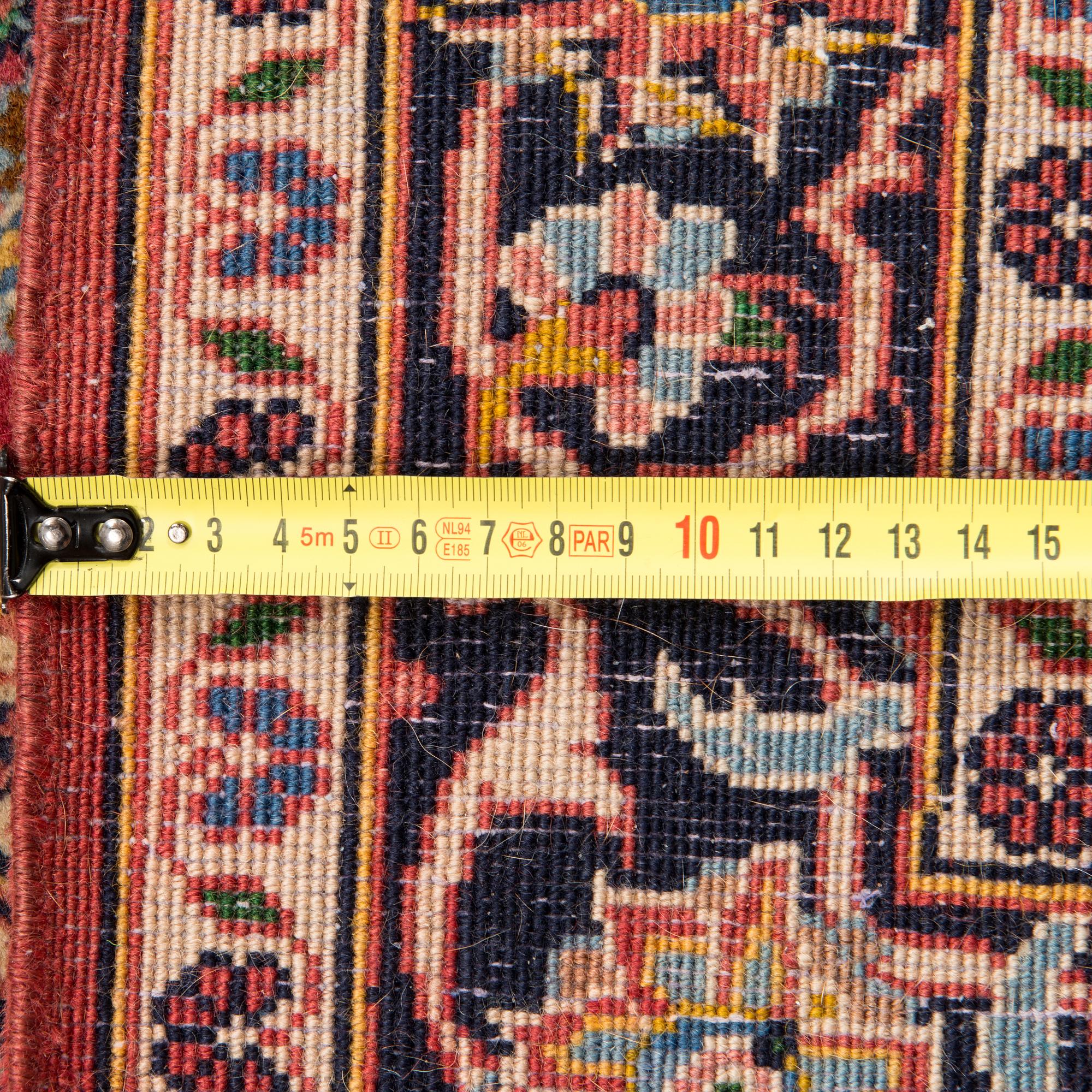 An oriental runner. Circa 413x97 cm.