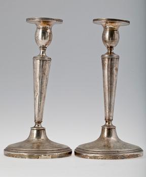LJUSSTAKAR, ett par, silver, empire, troligen Österrike, 1827. Totalvikt ca 800 gram.