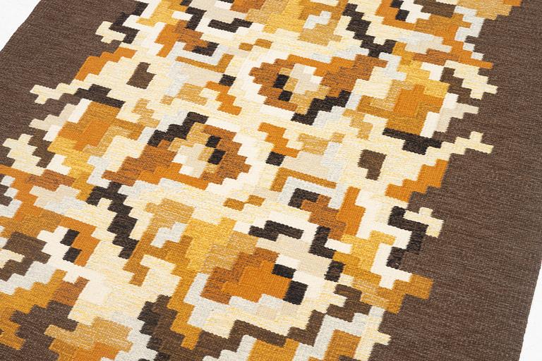 Erik Lundberg, a "Korall" flat weave carpet, Vävaregården Eringsboda, c. 240 x 169 cm.