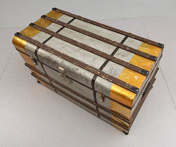 KOFFERT, 1900-talets första hälft.