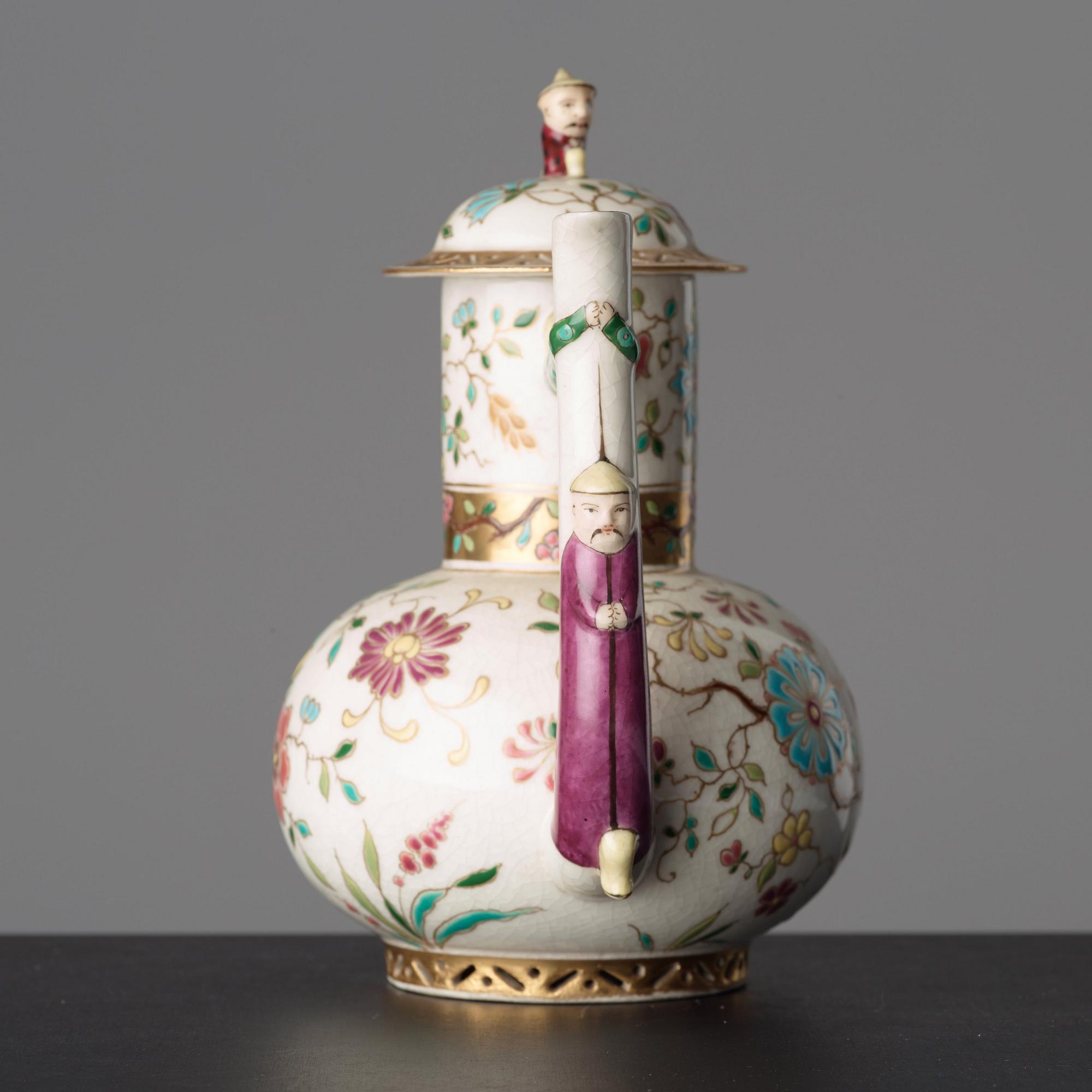 TEKANNA med LOCK, flintgods. Omärkt, möjligen Rörstrand, 1800-tal.