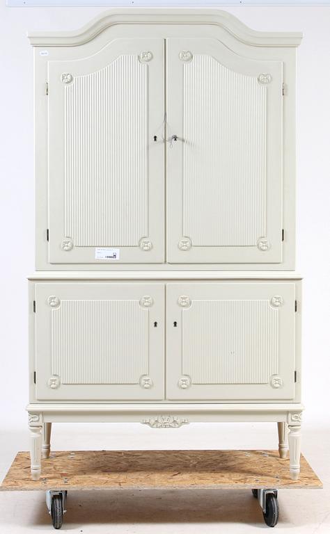 SALSSKÅP, gustaviansk stil, 1900-tal.