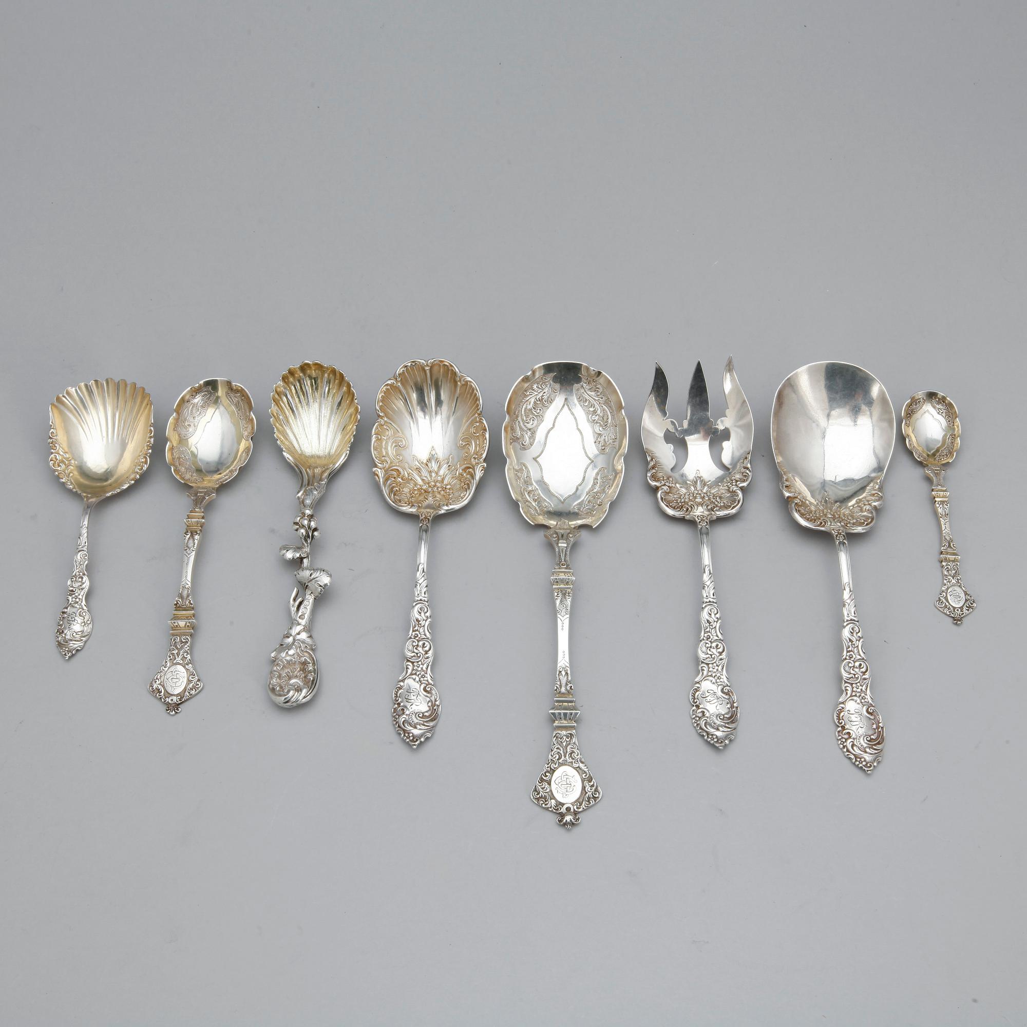 PARTI SKEDAR, silver, eklektisk- resp rokokostil, mest London och 1800-tal. Tot ca 830 gram.