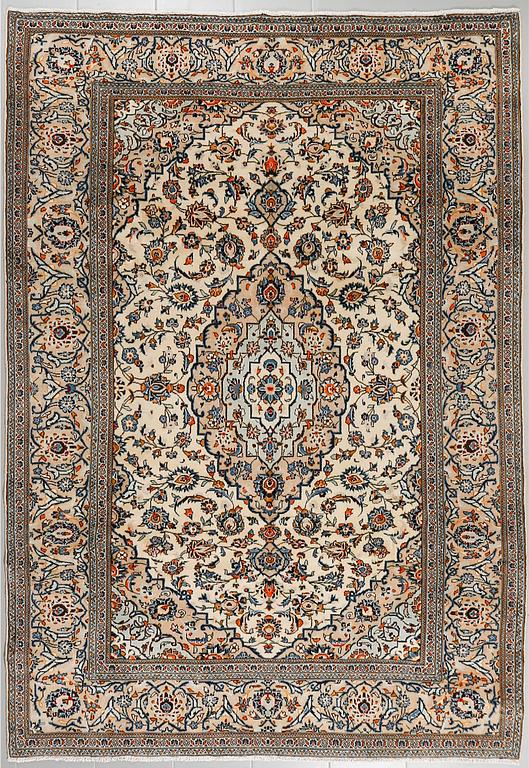 A Keshan rug, ca 286 x 200 cm.