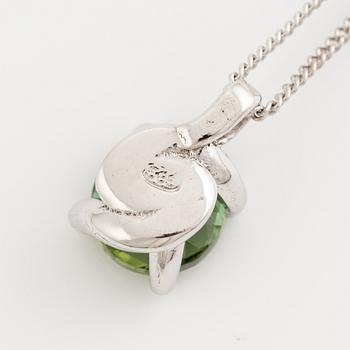 Necklace 14K white gold with green tourmaline.