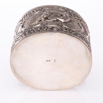 TEEPURKKI, hopeaa, 1900-luku. Paino 297,7 g.