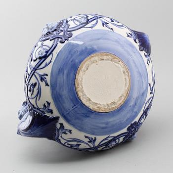 YTTERFODER, porslin, omkring år 1900.