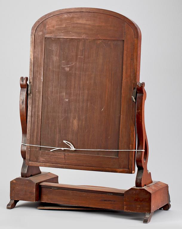 LÅDSPEGEL, senempire, 1800-talets mitt.