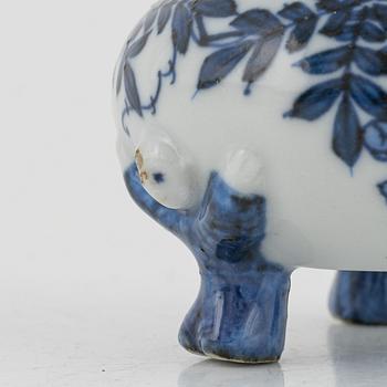 Two porcelain dishes and an incense burner, Japan, 19th century.