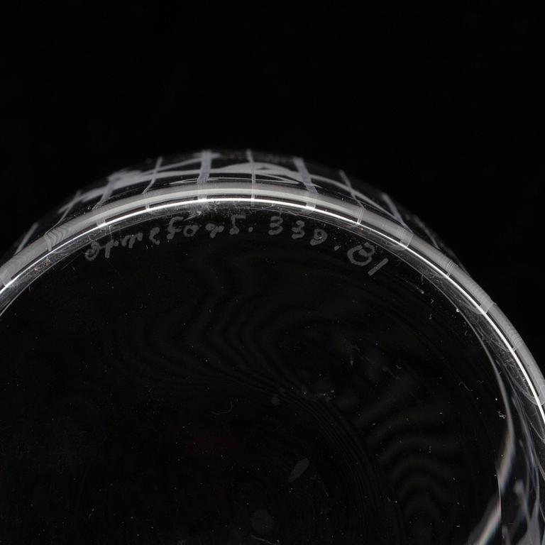 An Edward Hald engraved glass box, Orrefors 1945.