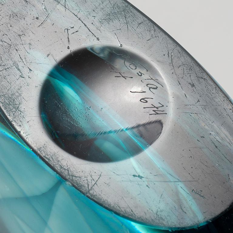 Vicke Lindstrand, a 'Colora' glass vase, 1960's.