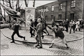 181. Hans Runesson, "Kvinnan med handväskan", 1985.