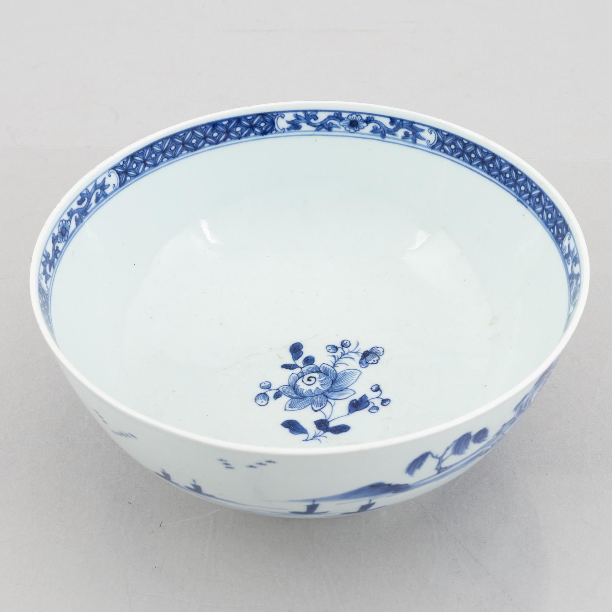 A blue and white porcelain bowl and a blue and white urn lidded jar, China,.