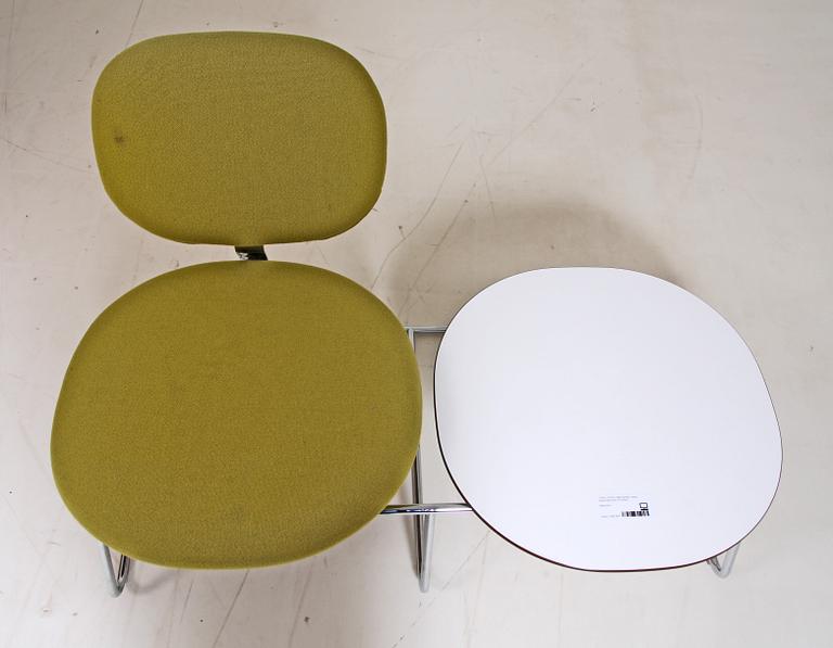 FÅTÖLJ MED BORD, design Jasper Morrisson för Artifort.