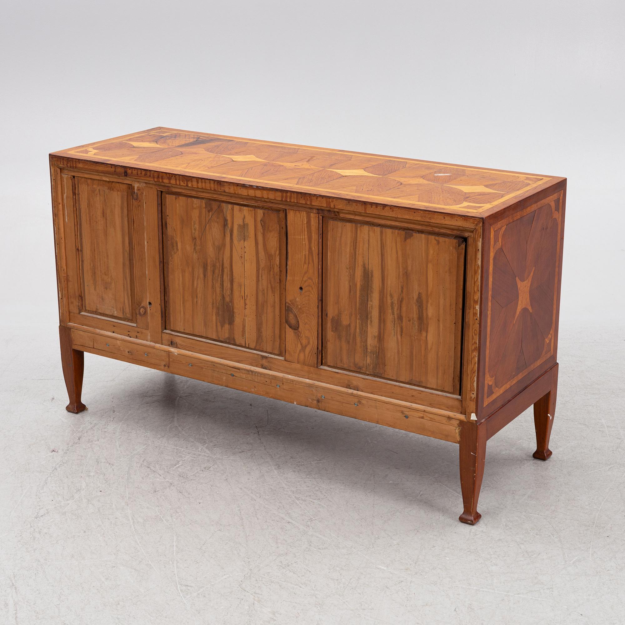 Sideboard, 1900-talets första hälft.
