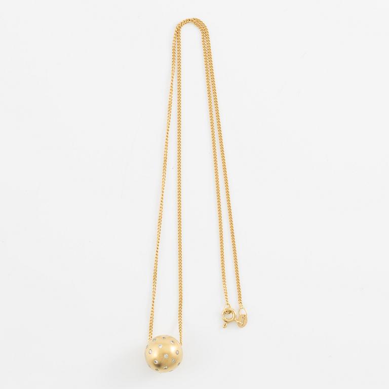 Necklace 18K gold with brilliant-cut diamonds.