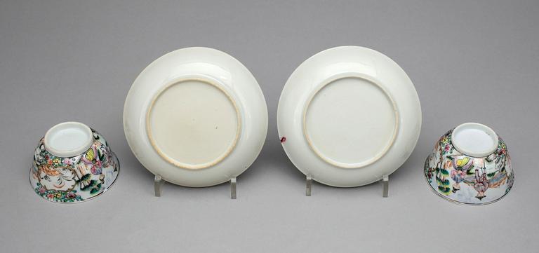 TEKOPPAR med FAT, ett par, porslin, Chien-Lung, Kina 1700-tal.
