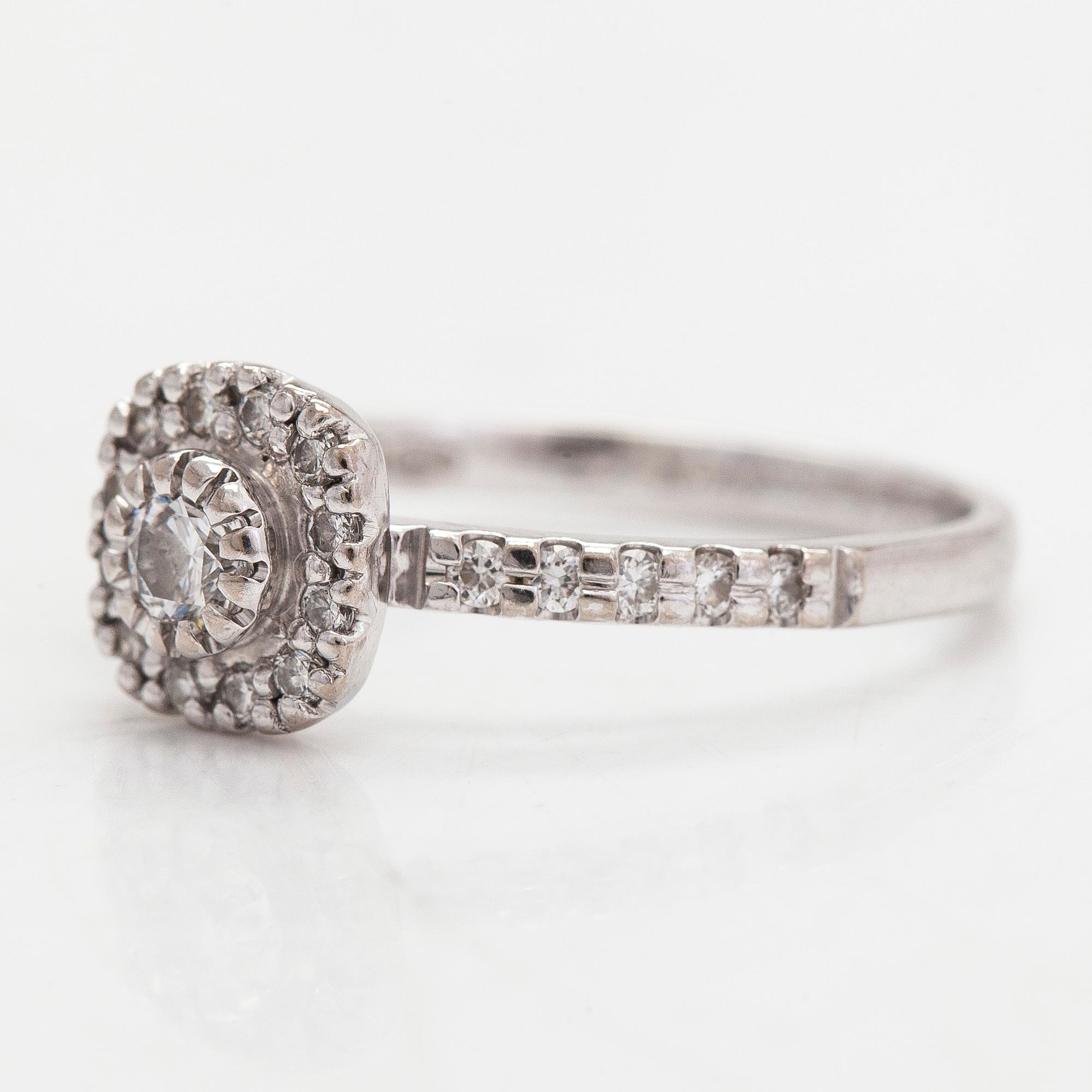Tillander "Red Label" ring, 14K vitguld, med diamanter totalt ca 0.31 ct. Helsingfors 2017.
