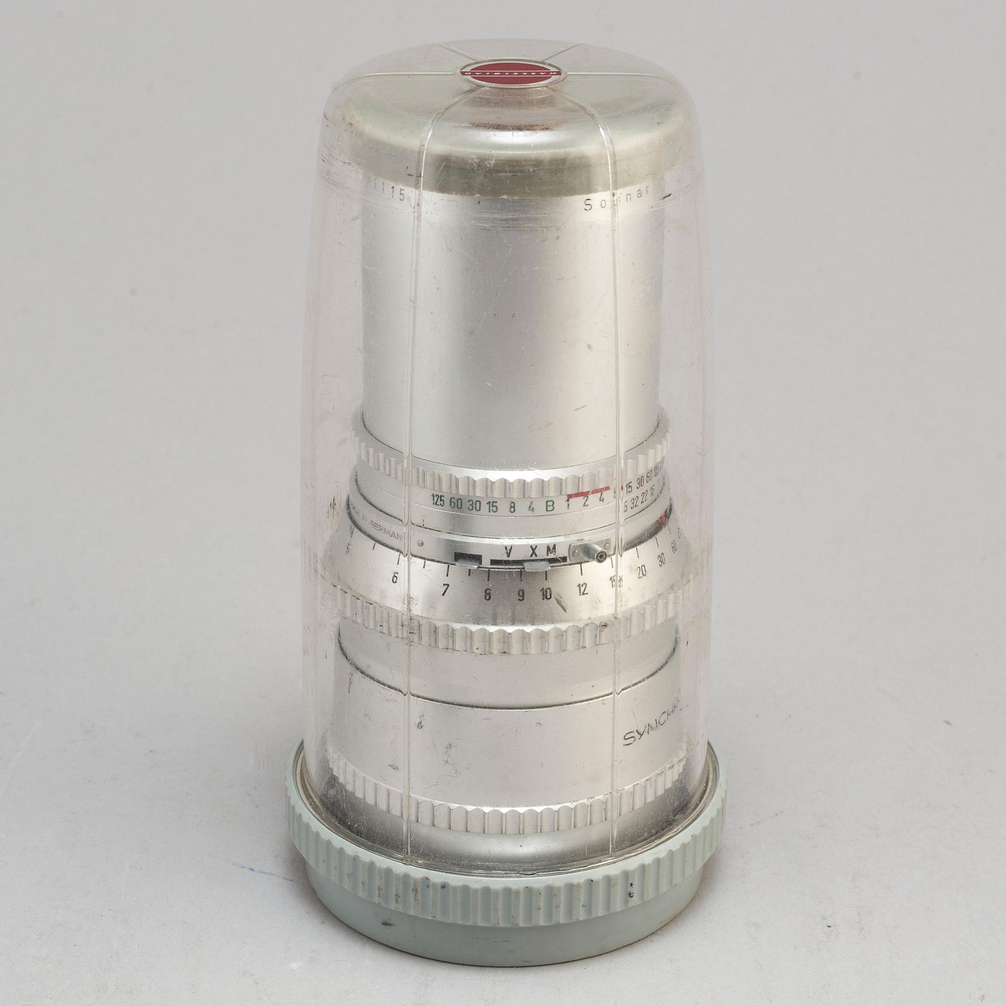 A Hasselblad 500 C with two lenses: Planar 1:2,8 80mm and Sonnar 1:5,6 250 mm.