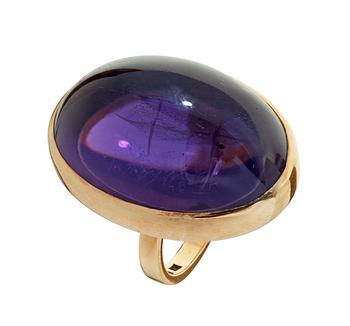 782. WIWEN NILSSON, ring, Lund 1953, 18k rödguld, cabochonslipad ametist.