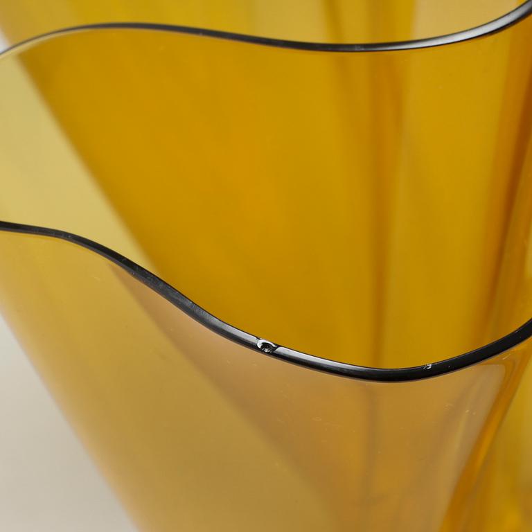 A "Cartoccio" glass vase, designed by Pietro Chiesa for Fontana Arte, unsigned.