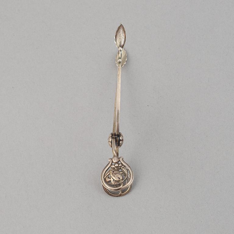 A sugar tongs from Georg Jensen, early 20th century.