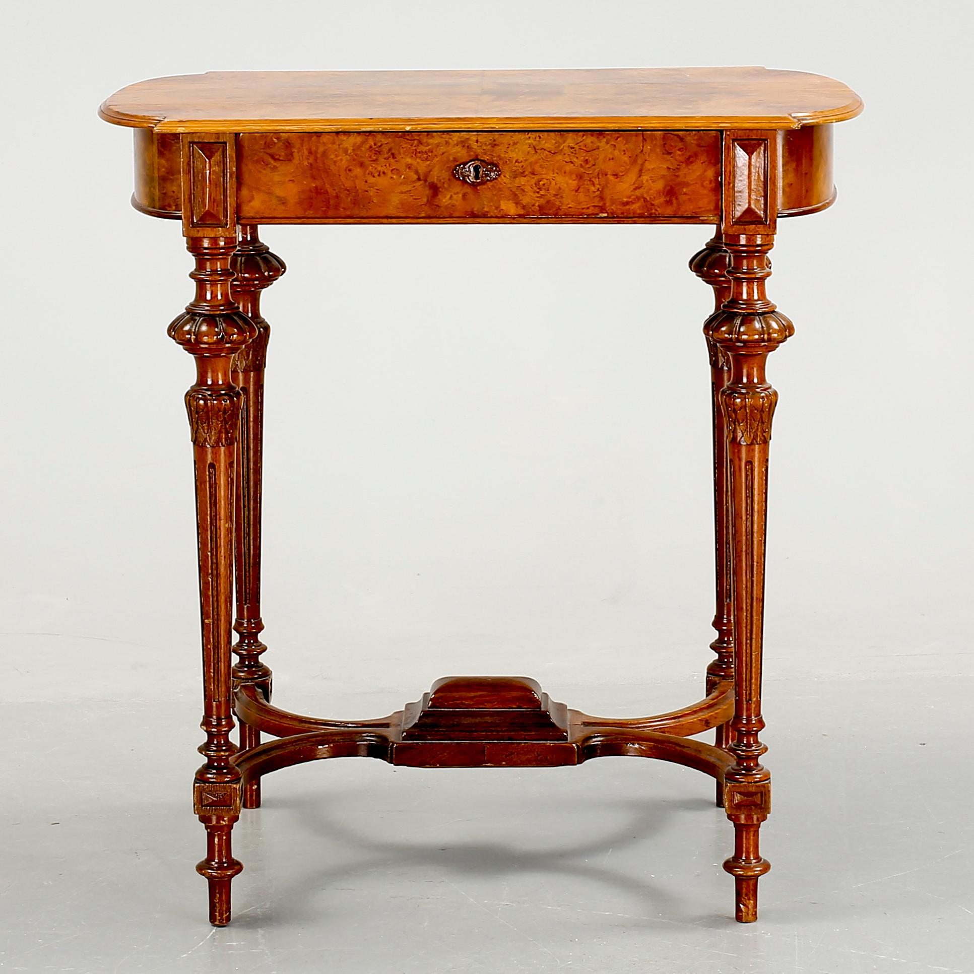 BORD, fanerat i alrot, 1800-talets slut.