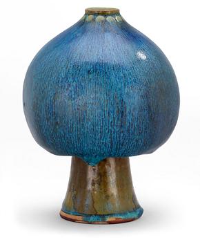 806. A Wilhelm Kåge 'Farsta' vase, Gustavsberg studio 1955.