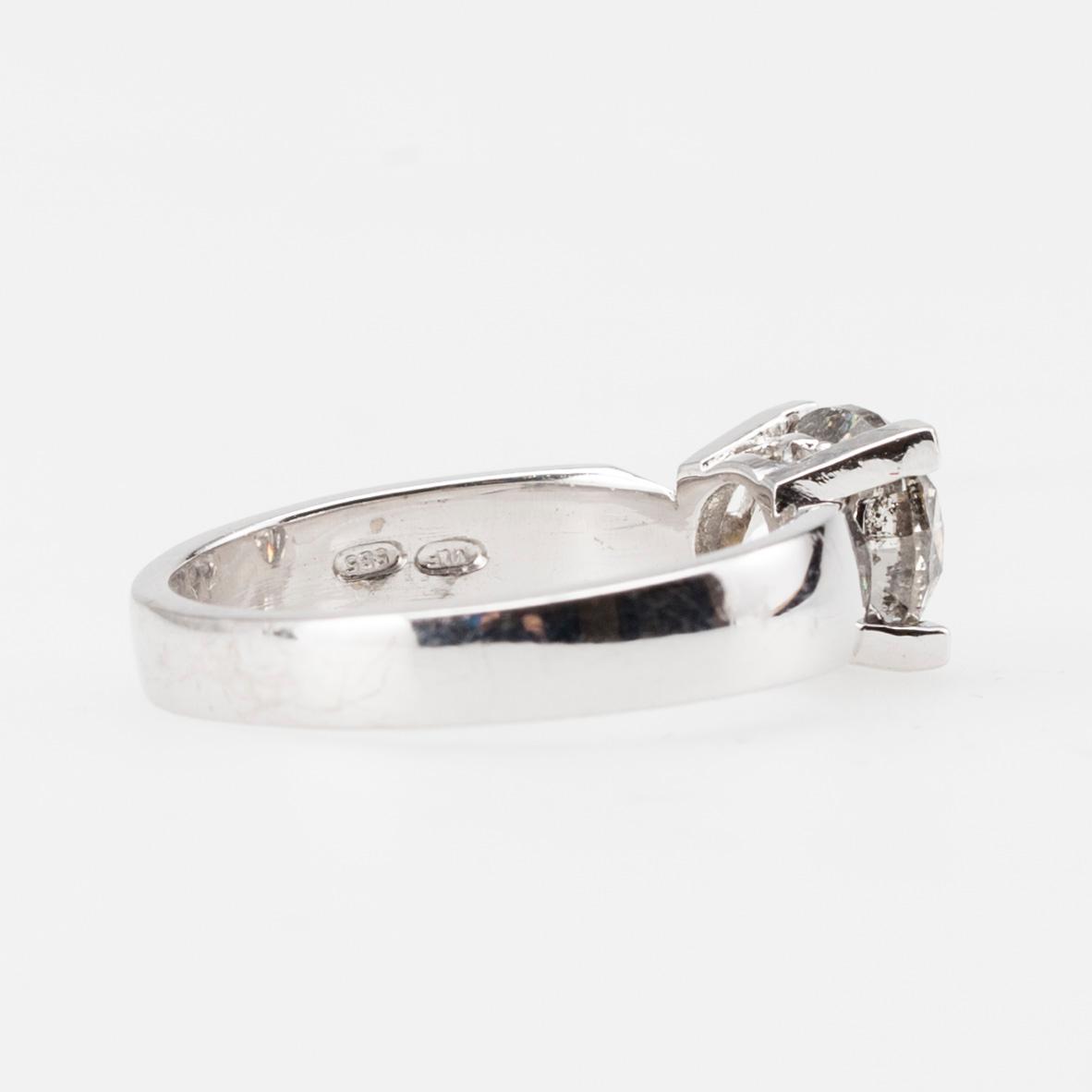 RING, vitguld 14K, Morris Lindblom, briljantslipad diamant, ca 1,40 ct. Vikt 5,4 g.