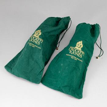 CROCKETT & JONES, a pair of black leather 'Highbury' shoes, size 8.