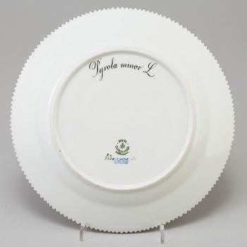 A set of five porcelaine Royal Copenhagen "Flora Danica" plates model #3550.
