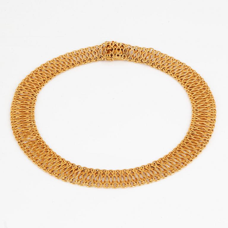 18K gold necklace.