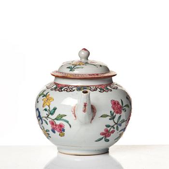 Tekanna med kopp och fat, porslin. Qingdynastin, 1700-tal.