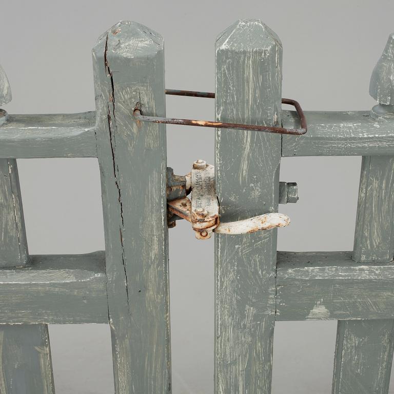 TRÄDGÅRDSGRINDAR, ett par, 1900-talet mitt.