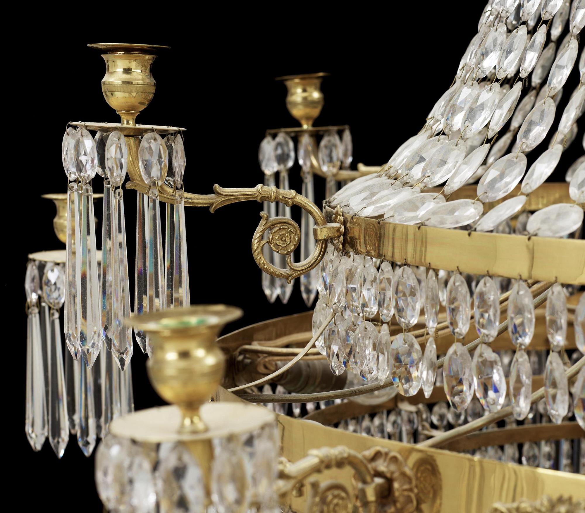 LJUSKRONA, för tolv ljus, empirestil, 1900-talets första hälft.