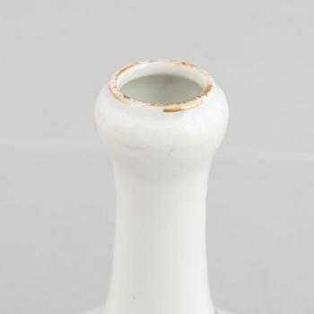 A famille rose vase, Qing dynasty, 19th century, also a jar with cover 20th century.