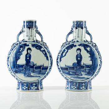 A pair of blue and white mon flasks, china, Qing dynasty, 19th/20th century.