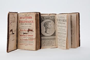 BÖCKER, 2 st, bla "Commentarii de Bello Gallico et Civili" av C. Julius Caesar, Leipzig 1767.