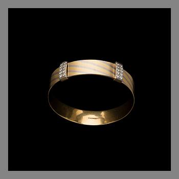 ELIS KAUPPI, BRACELET. 18K three-colour gold, total amount of diamonds 1.00 ct. Kupittaan Kulta 1989.