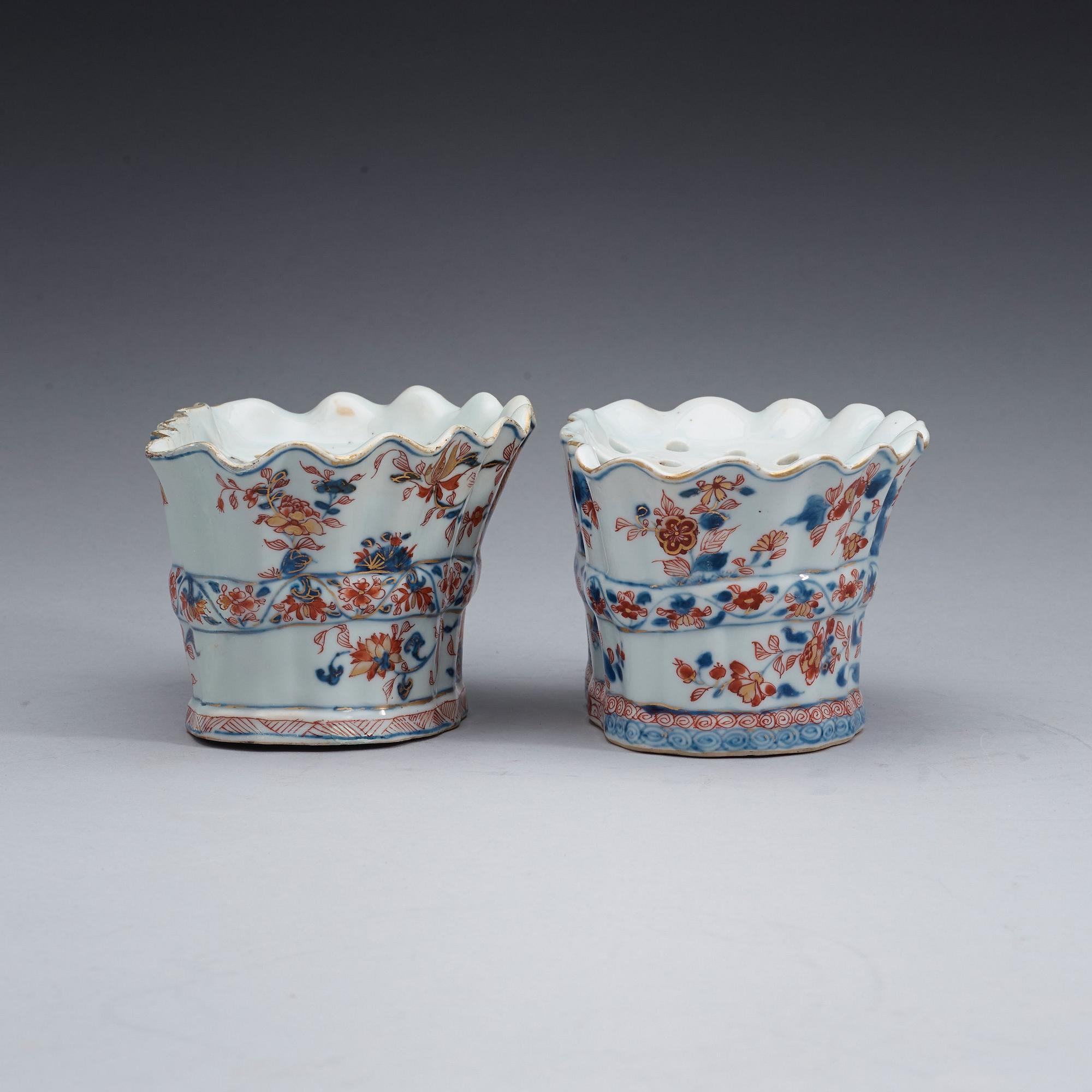 Two imari wall-vases, Qing dynasty, Kangxi (1662-1722).