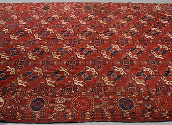 Matta, antik Tekke huvudmatta, ca 287-293,5 x 207-219,5 cm (samt kortsidorna med 1 cm slätväv).