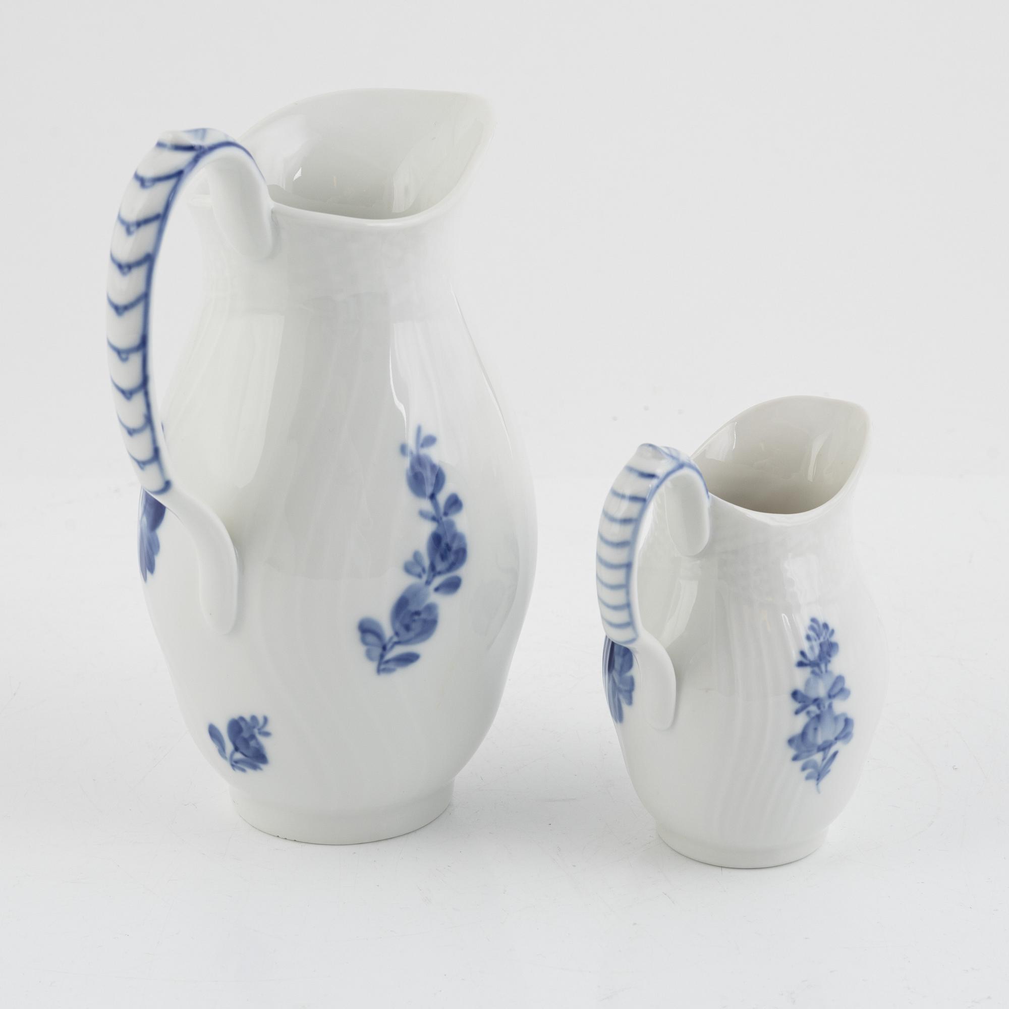 Servisdelar, 102 delar, porslin, "Blå blomst", Royal Copenhagen, Danmark.