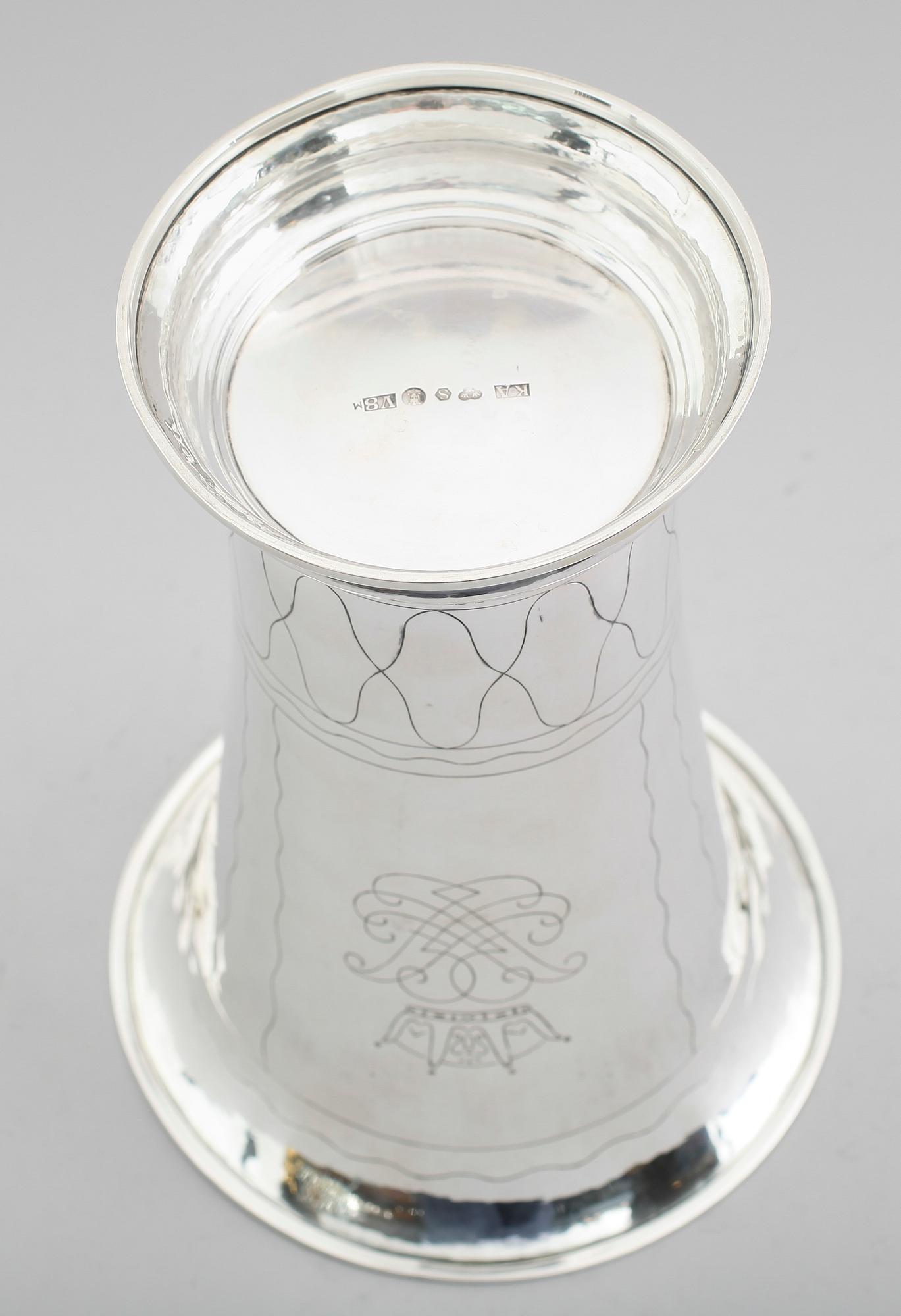 BÄGARE, silver, K Anderson, Stockholm 1947. Vikt ca 565 g.