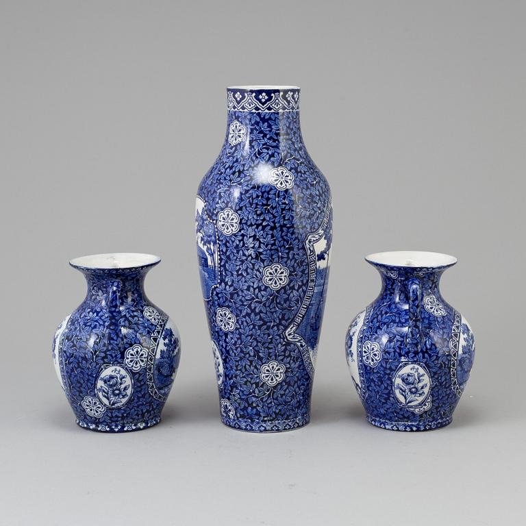 A set of 2+1 porcelain vases  by Rörstrand, late 18th century.