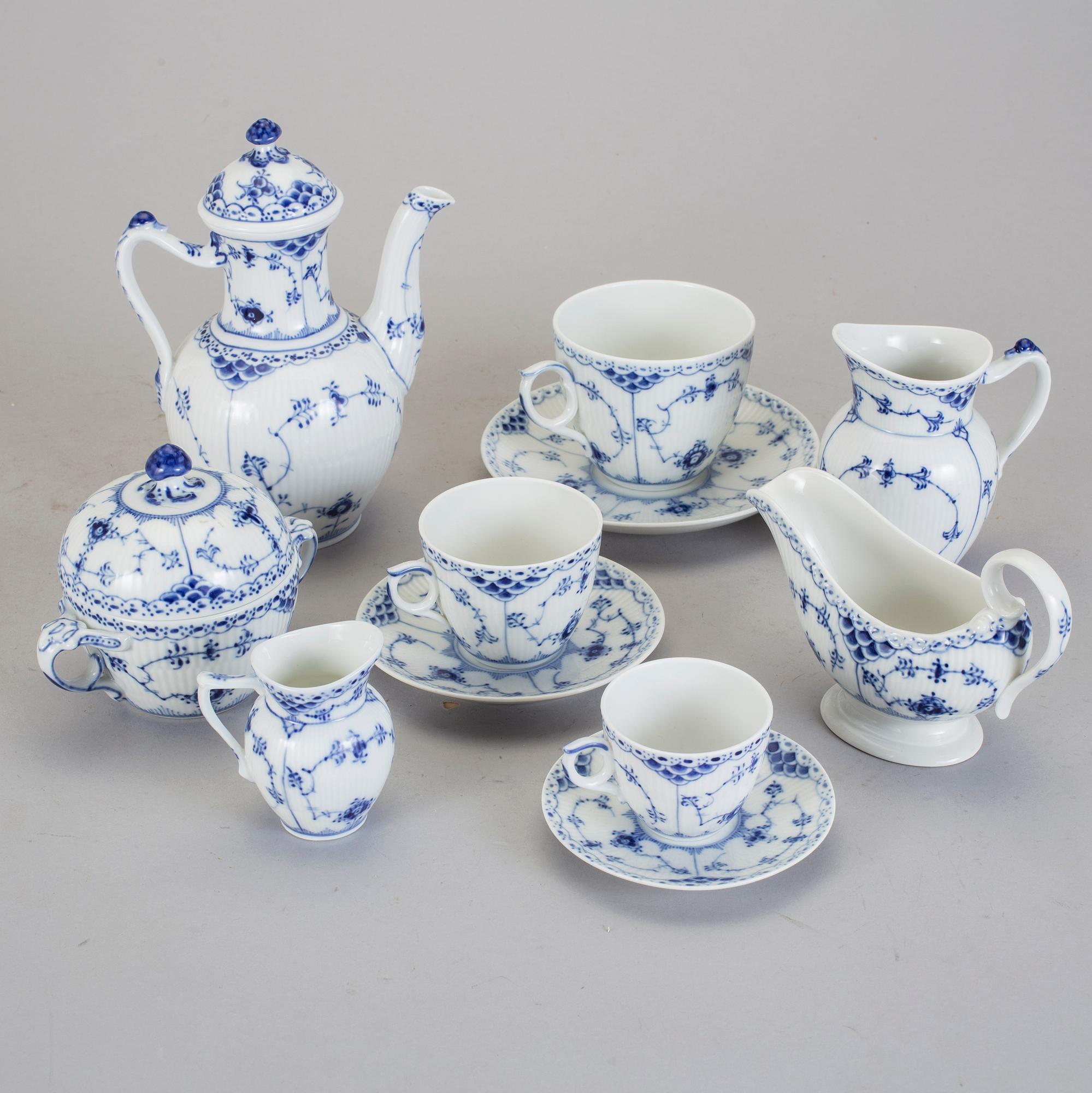 SERVIS, 129 delar, porslin, Musselmalet, Royal Copenhagen.