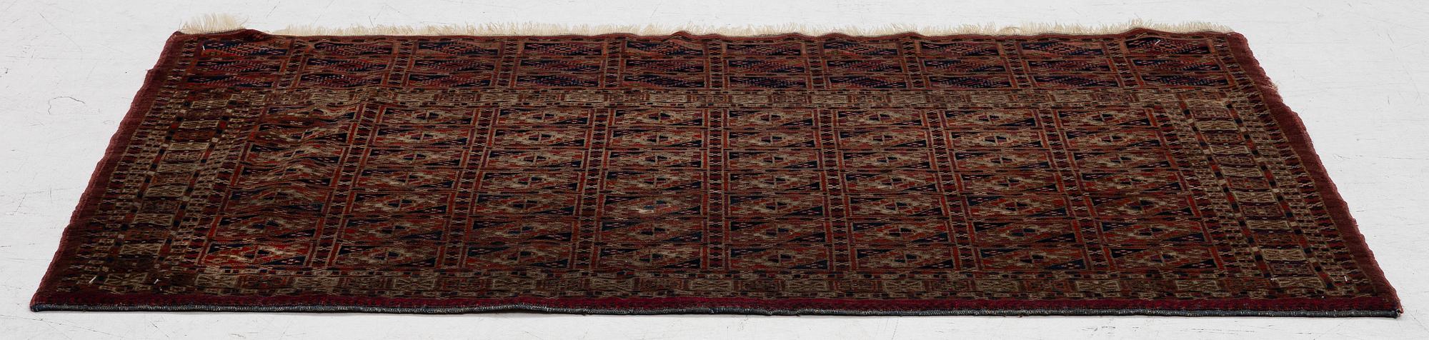 Chuval  Turkmen, antik, ca 128 x 72 cm.
