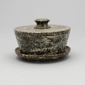 SMÖRASK med LOCK, kolmårdsmarmor, 1800-tal.