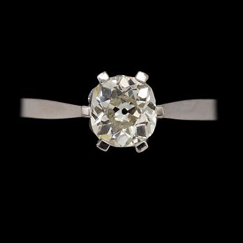 RING, 18k vitguld med gammalslipad diamant, 1.0 ct, Per-G Forslund, Malmö, 1981. Vikt 3 g.