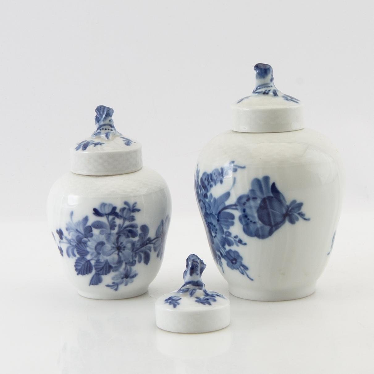 Service approximately 140 pieces "Blue Flower" Royal Copenhagen Denmark 20th century porcelain.